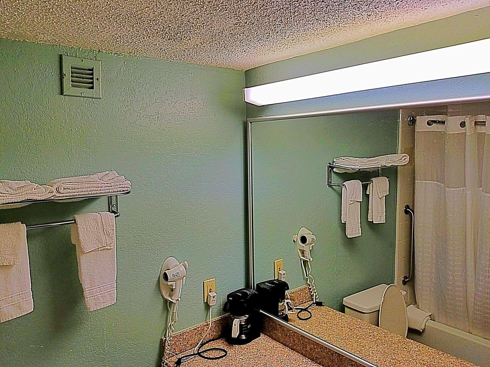 Red Roof Inn Richmond, Va - W Broad St Henrico Extérieur photo